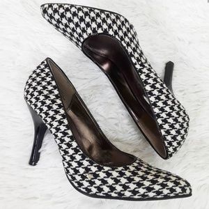 Rampage houndstooth black pumps
